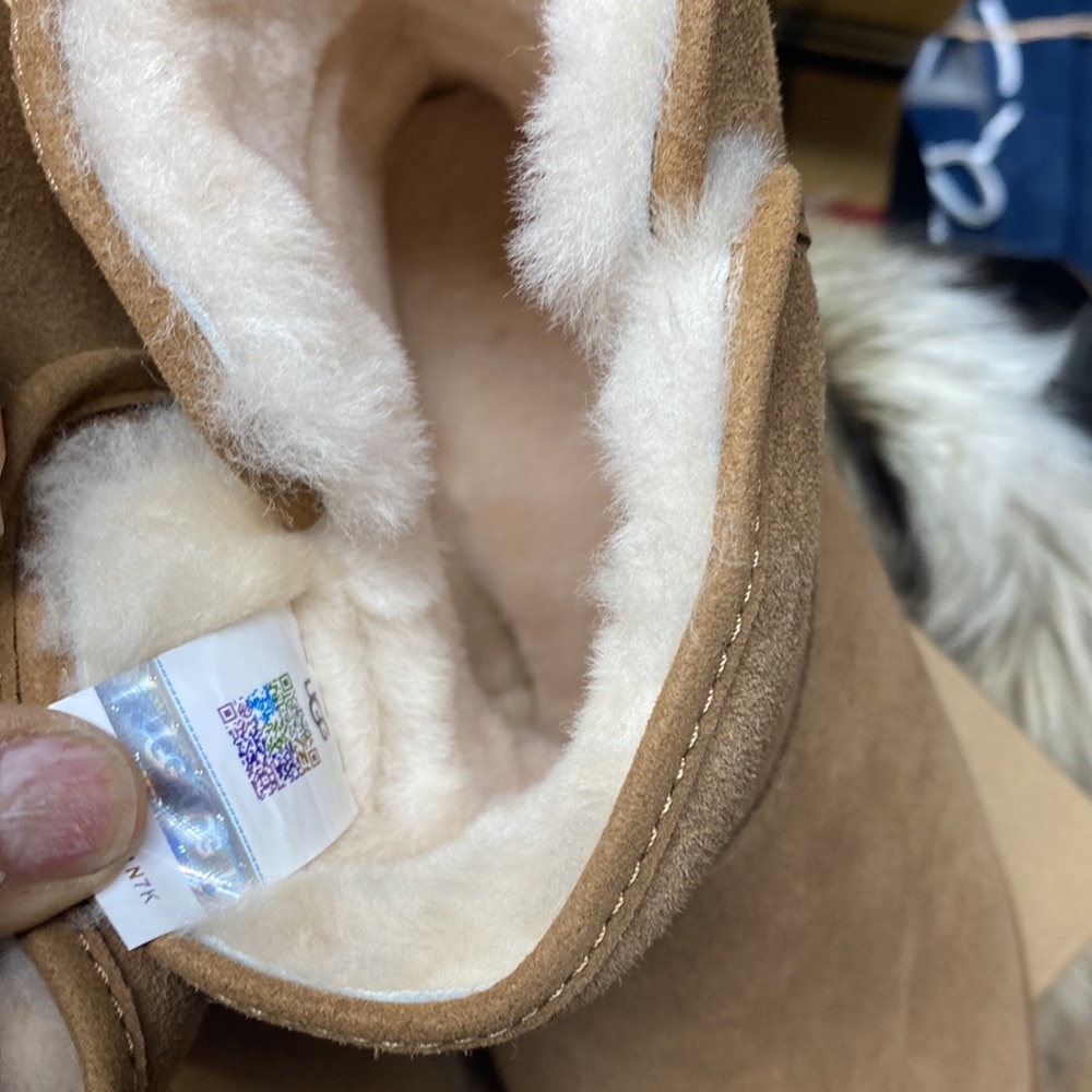 Ugg - Picture 5 of 9